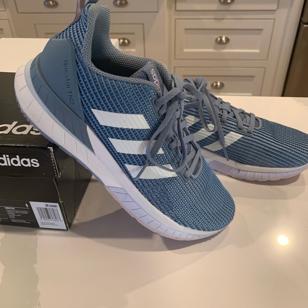 Adidas Questar Sneakers